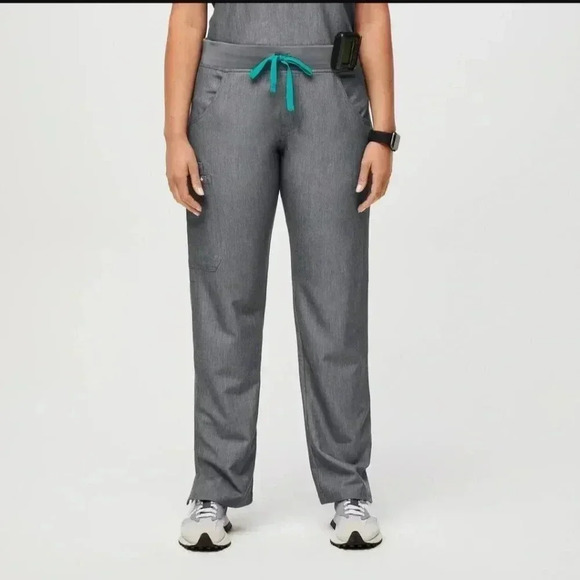 Figs graphite scrub set Taza top and Kade bottoms - Picture 3 of 9